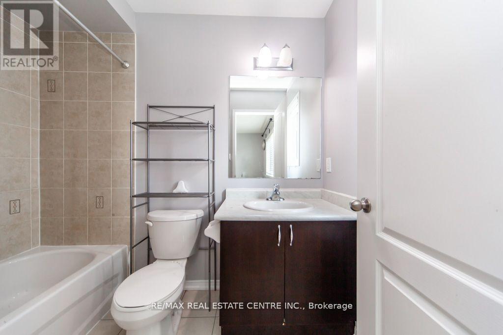 130 Sussexvale Drive, Brampton, Ontario  L6R 3R2 - Photo 25 - W12614140