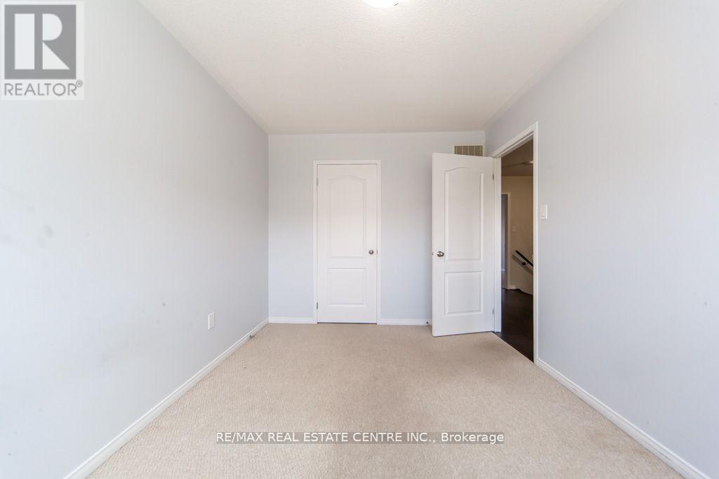 130 Sussexvale Drive, Brampton, Ontario  L6R 3R2 - Photo 28 - W12614140