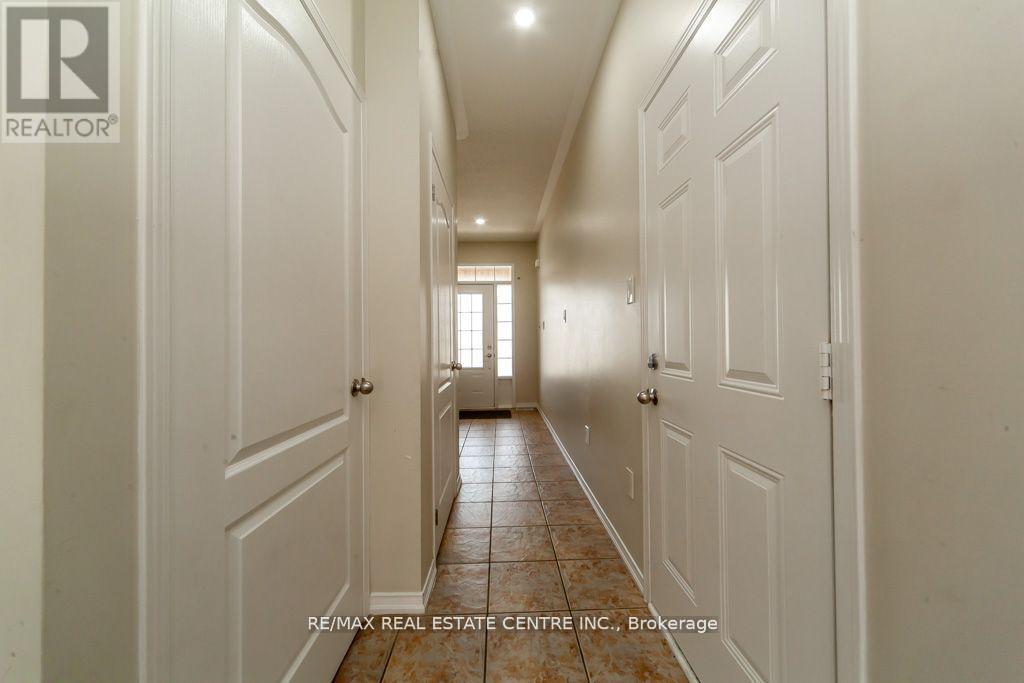 130 Sussexvale Drive, Brampton, Ontario  L6R 3R2 - Photo 3 - W12614140