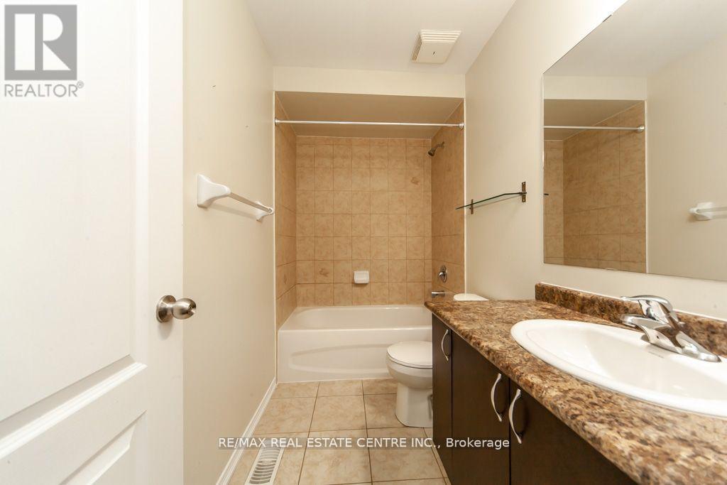 130 Sussexvale Drive, Brampton, Ontario  L6R 3R2 - Photo 32 - W12614140