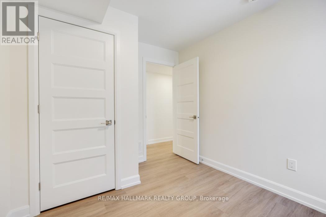 B - 956 Fisher Avenue, Ottawa, Ontario  K1Z 6P4 - Photo 13 - X12614208