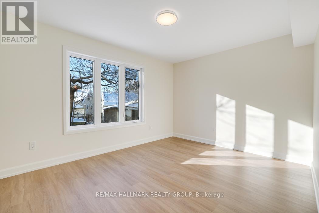 B - 956 Fisher Avenue, Ottawa, Ontario  K1Z 6P4 - Photo 18 - X12614208