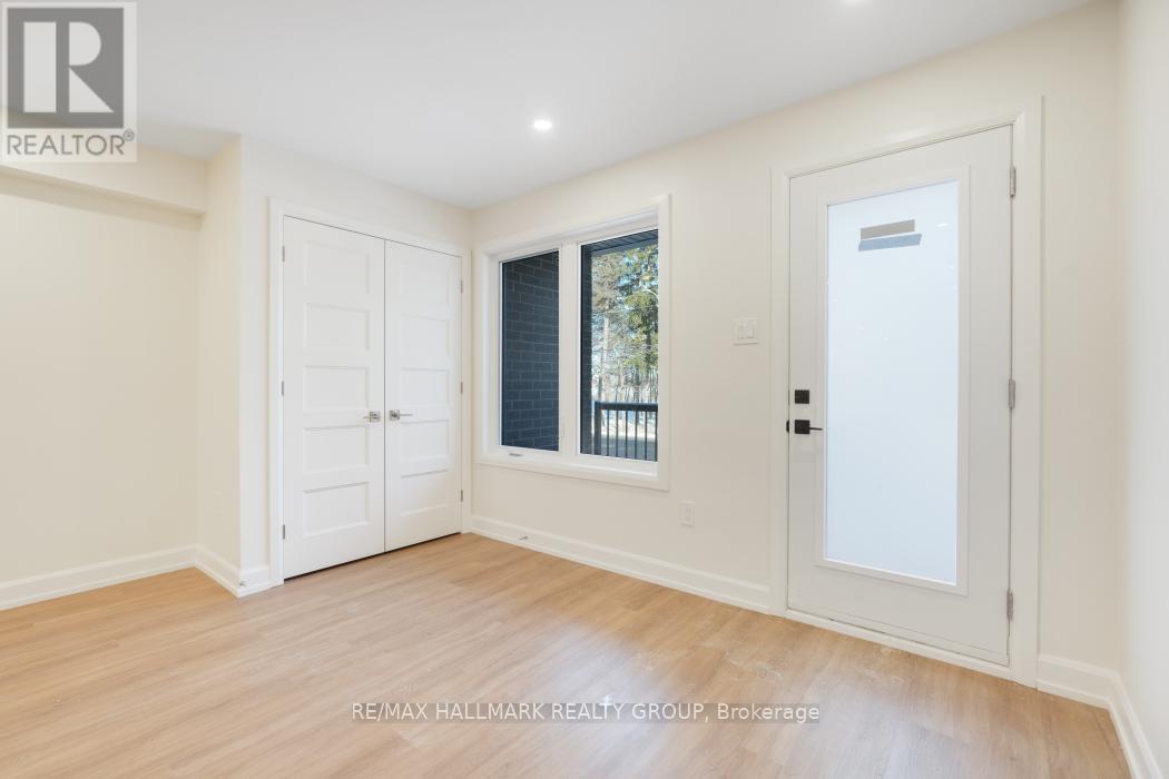 B - 956 Fisher Avenue, Ottawa, Ontario  K1Z 6P4 - Photo 4 - X12614208