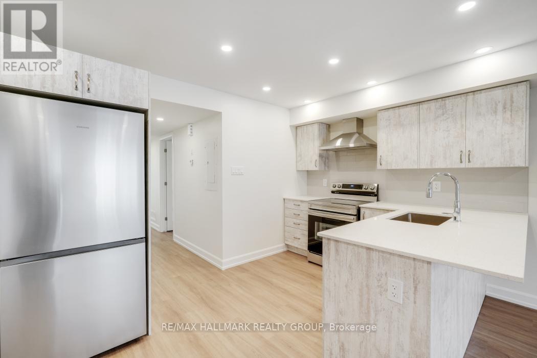 B - 956 Fisher Avenue, Ottawa, Ontario  K1Z 6P4 - Photo 8 - X12614208