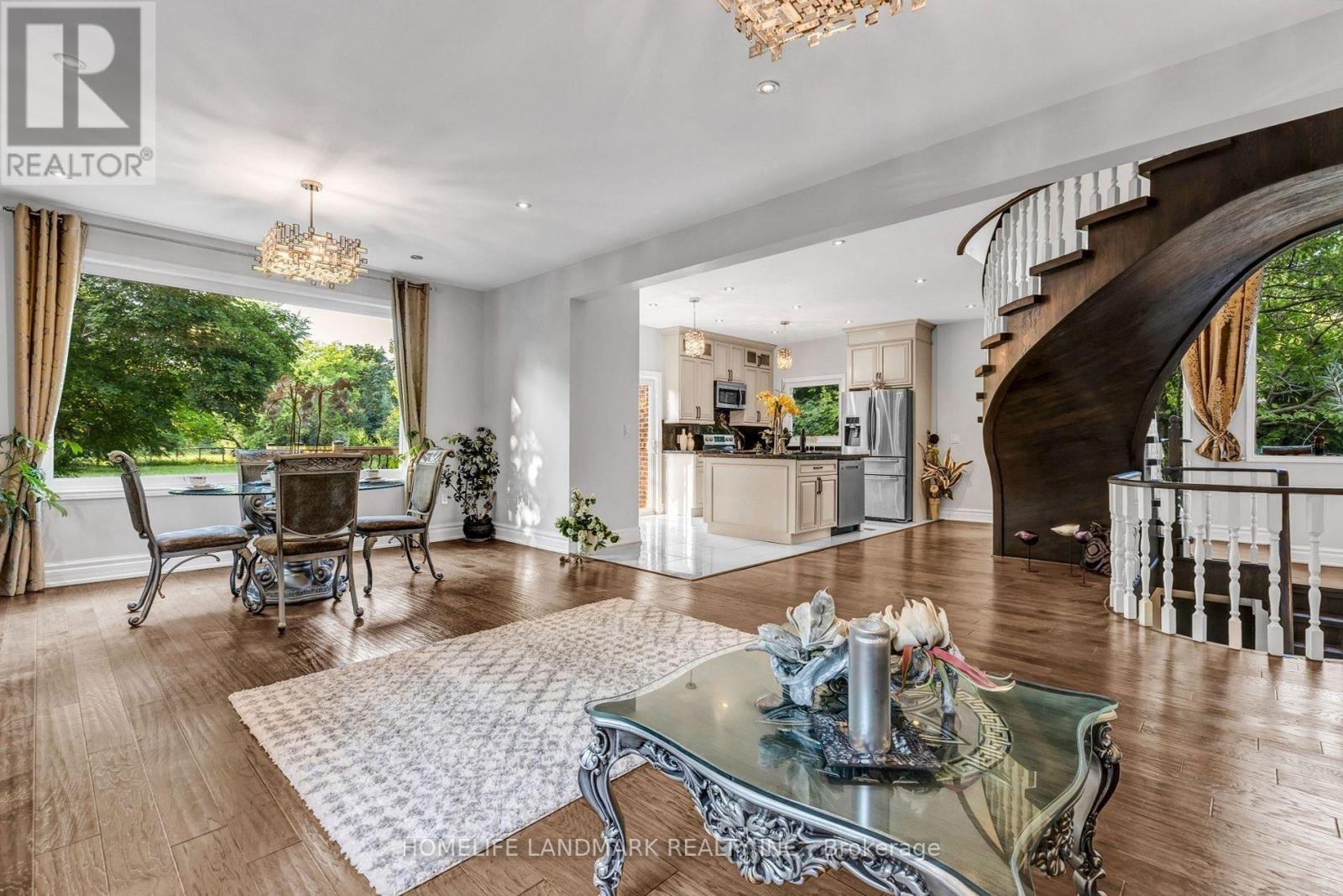 156 Duncan Road, Richmond Hill, Ontario  L4C 6J8 - Photo 3 - N12612768