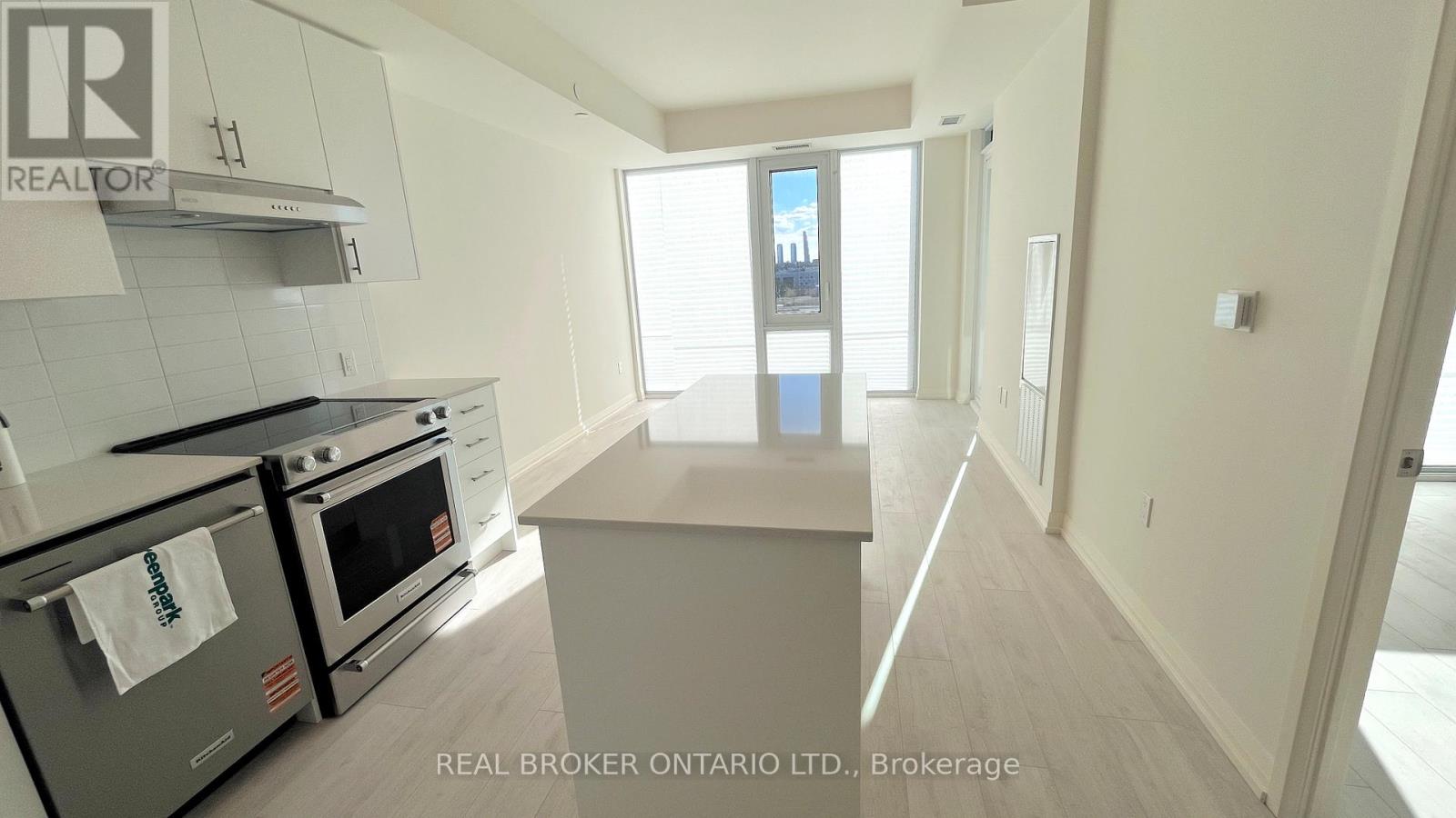 307 - 27 Korda Gate, Vaughan, Ontario  L4K 2M9 - Photo 8 - N12614228