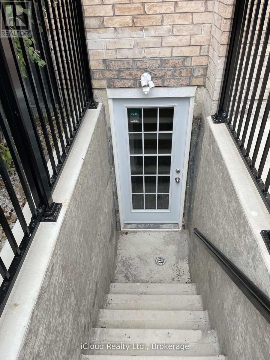 5 Trentonian Street, Brampton, Ontario  L6R 3W2 - Photo 10 - W12614220