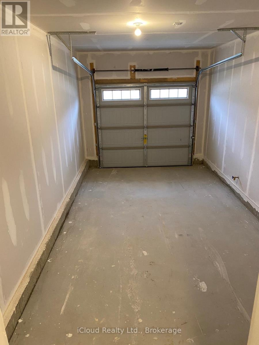 8871 Chickory Trail, Niagara Falls, Ontario  L2H 3S3 - Photo 12 - X12614258