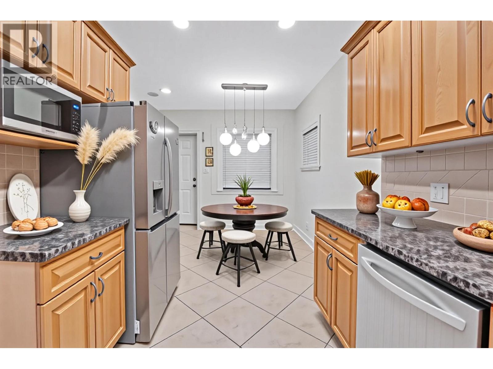 7332 1st Street, Burnaby, British Columbia  V3N 3S8 - Photo 16 - R3072674