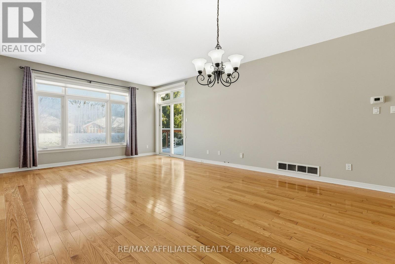 107 Sable Run Drive, Ottawa, Ontario  K2S 1W7 - Photo 13 - X12614174