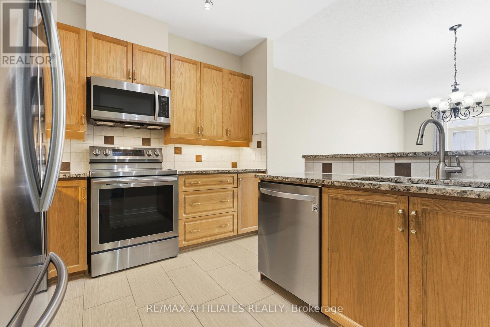 107 Sable Run Drive, Ottawa, Ontario  K2S 1W7 - Photo 14 - X12614174