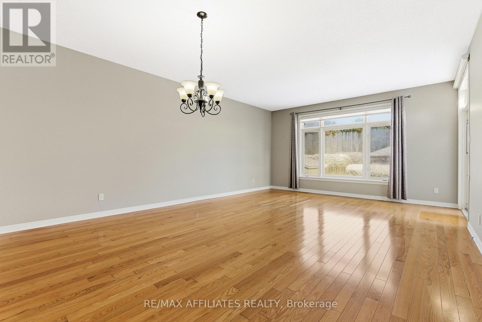 107 Sable Run Drive, Ottawa, Ontario  K2S 1W7 - Photo 11 - X12614174