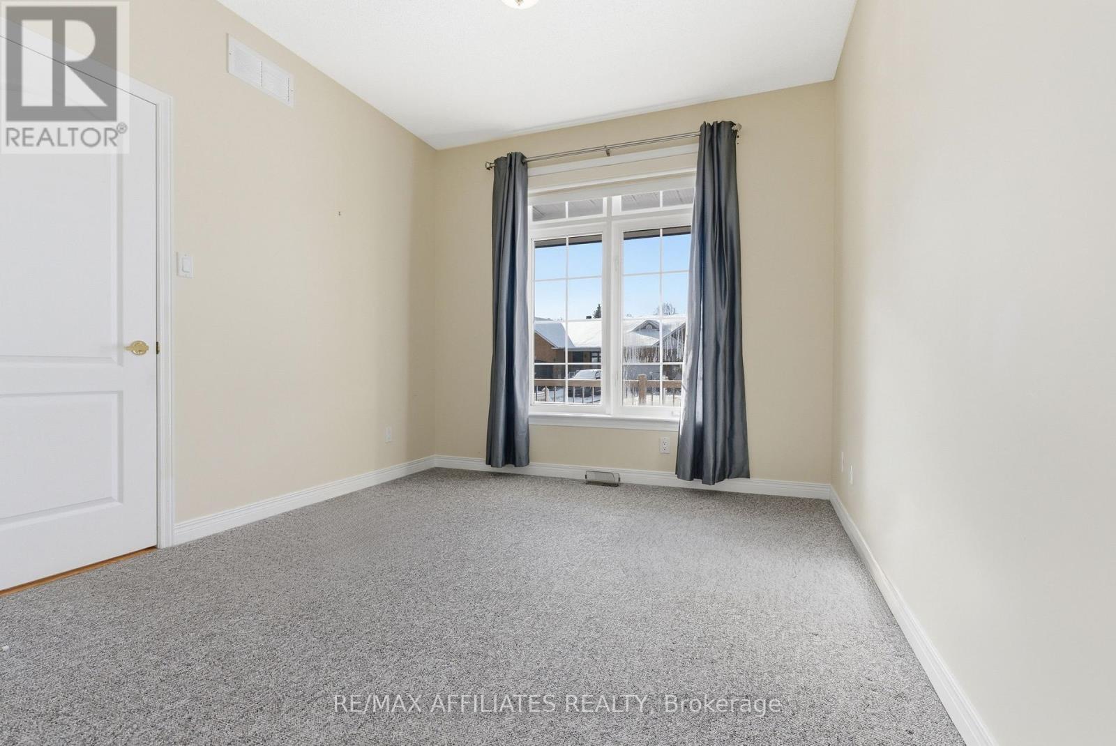 107 Sable Run Drive, Ottawa, Ontario  K2S 1W7 - Photo 17 - X12614174