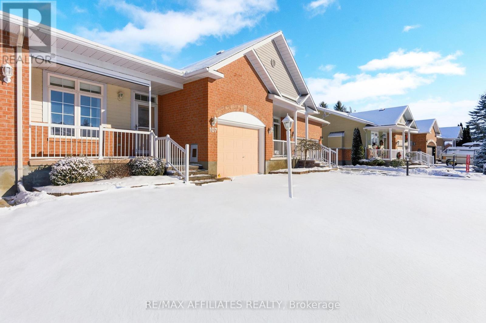 107 Sable Run Drive, Ottawa, Ontario  K2S 1W7 - Photo 2 - X12614174