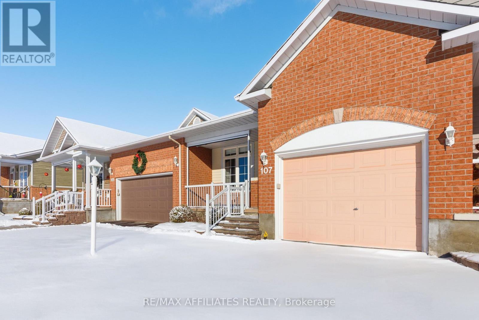 107 Sable Run Drive, Ottawa, Ontario  K2S 1W7 - Photo 3 - X12614174