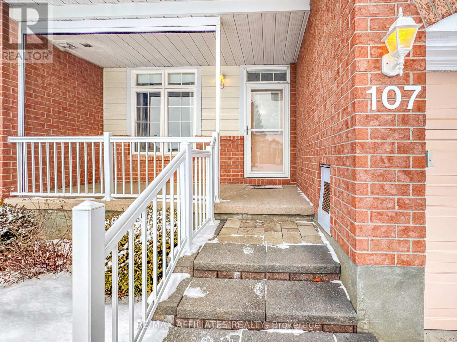 107 Sable Run Drive, Ottawa, Ontario  K2S 1W7 - Photo 5 - X12614174