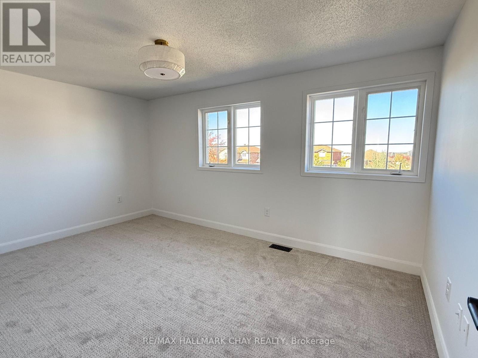 137 Courtney Crescent, Barrie, Ontario  L4N 5S9 - Photo 8 - S12558182