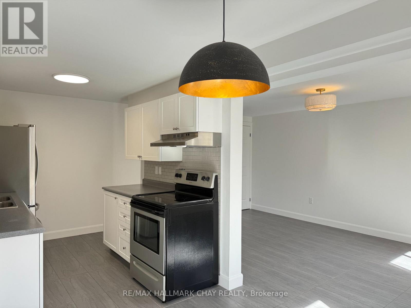 137 Courtney Crescent, Barrie, Ontario  L4N 5S9 - Photo 6 - S12558182