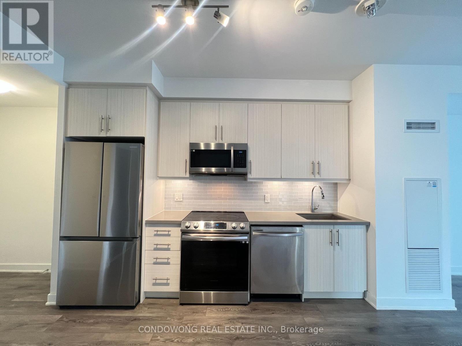 1205 - 105 Oneida Crescent, Richmond Hill, Ontario  L4B 0H6 - Photo 5 - N12614304