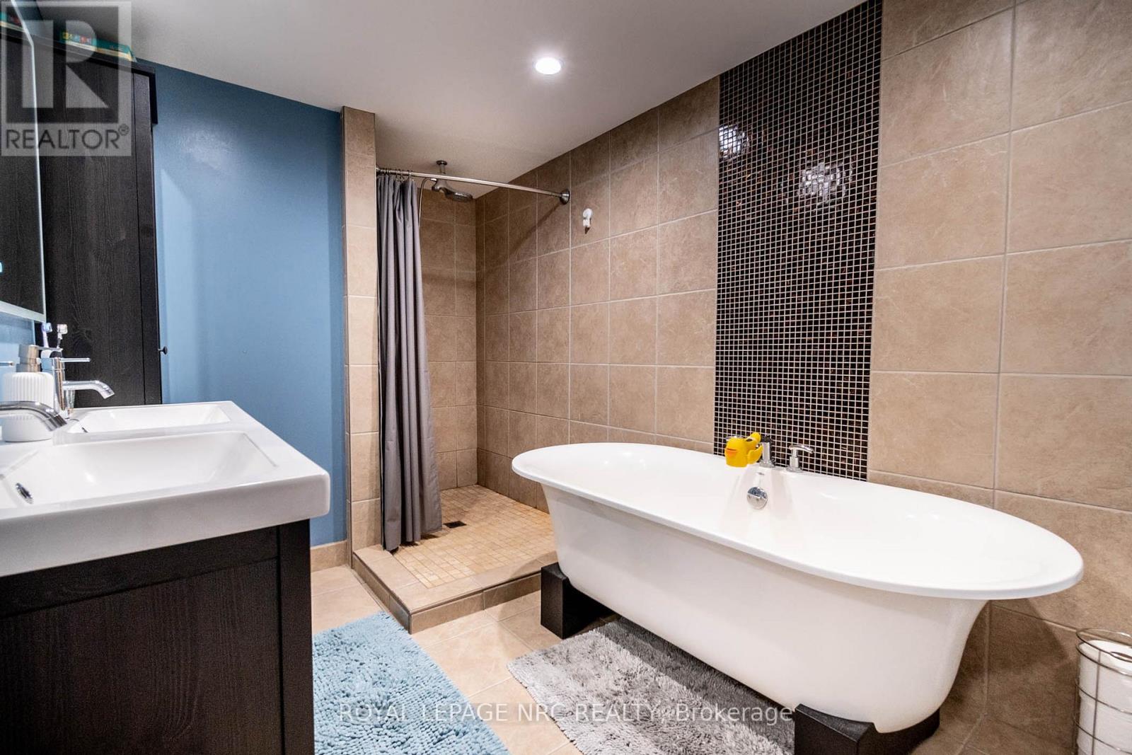 13 Violet Street, St. Catharines, Ontario  L2S 2X1 - Photo 18 - X12614346