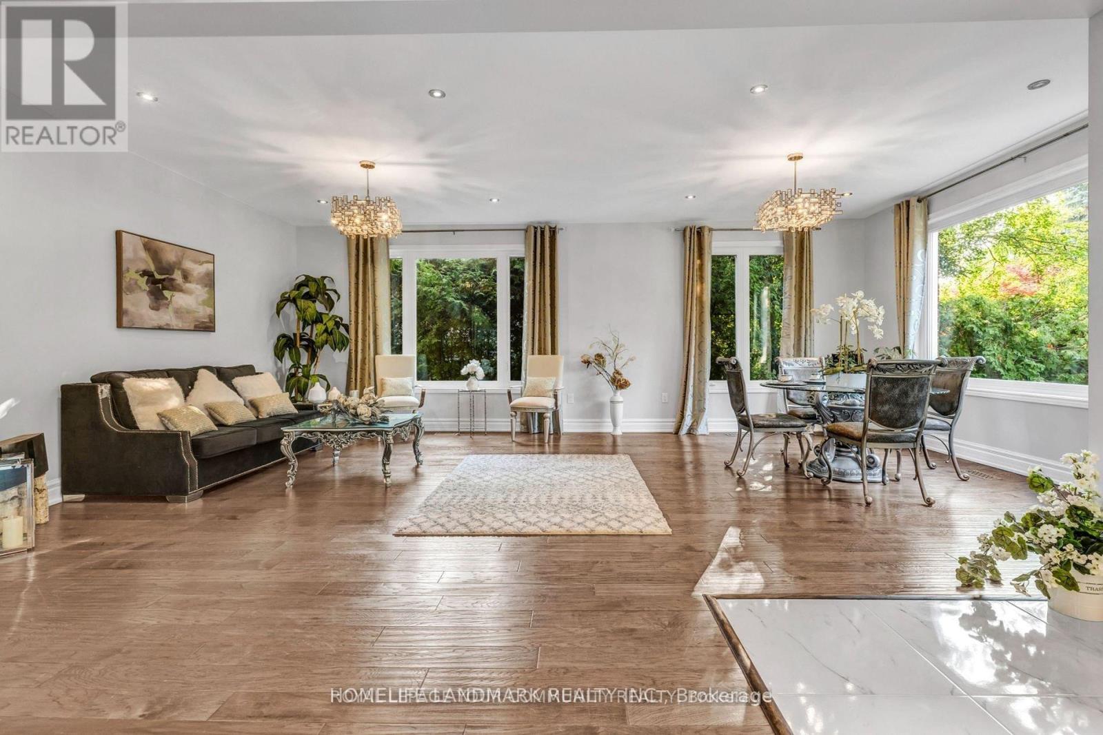 156 Duncan Road, Richmond Hill, Ontario  L4C 6J8 - Photo 2 - N12612768