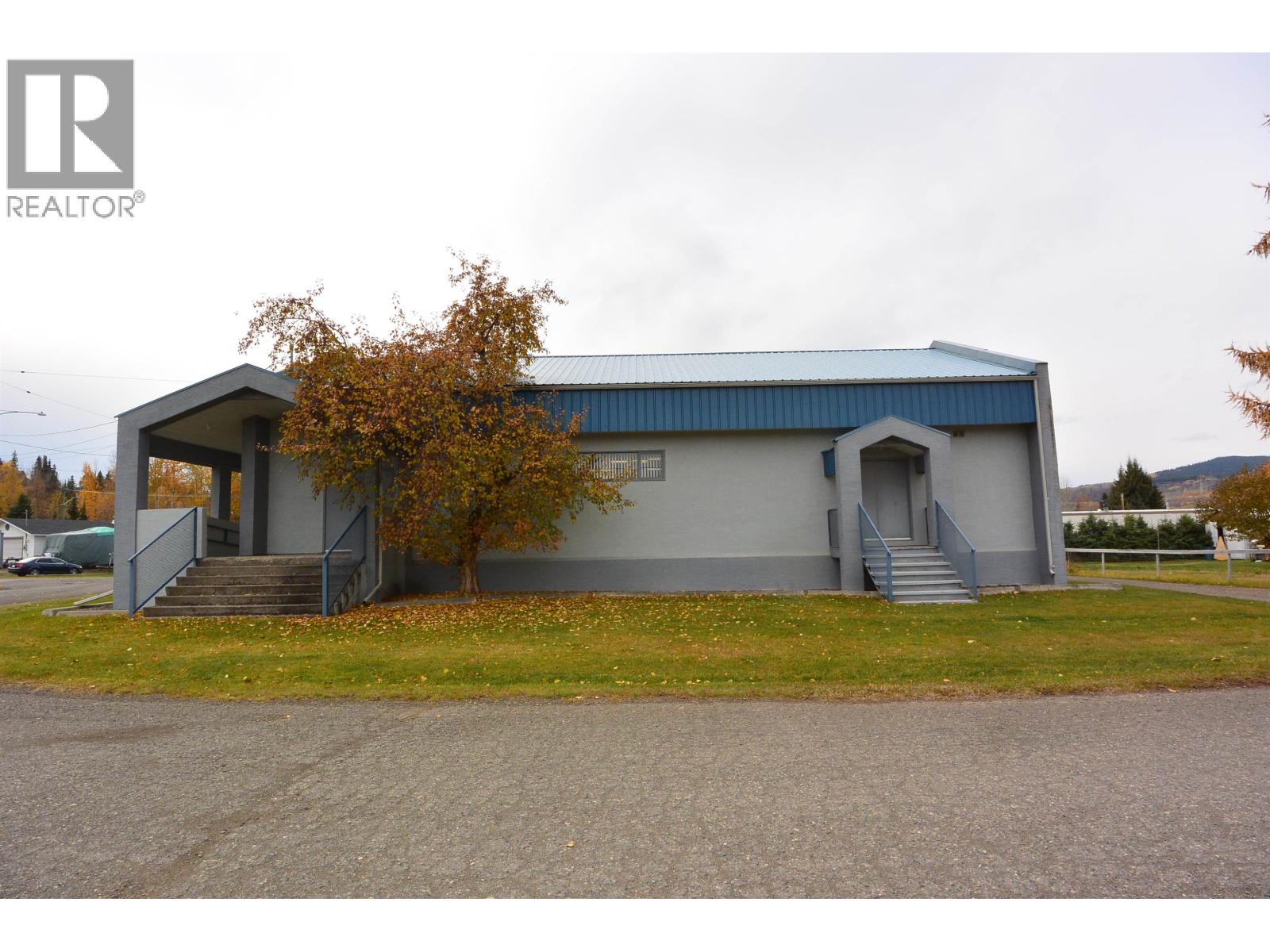 2081 Winter Avenue, Houston, British Columbia  V0J 1Z2 - Photo 2 - C8074433