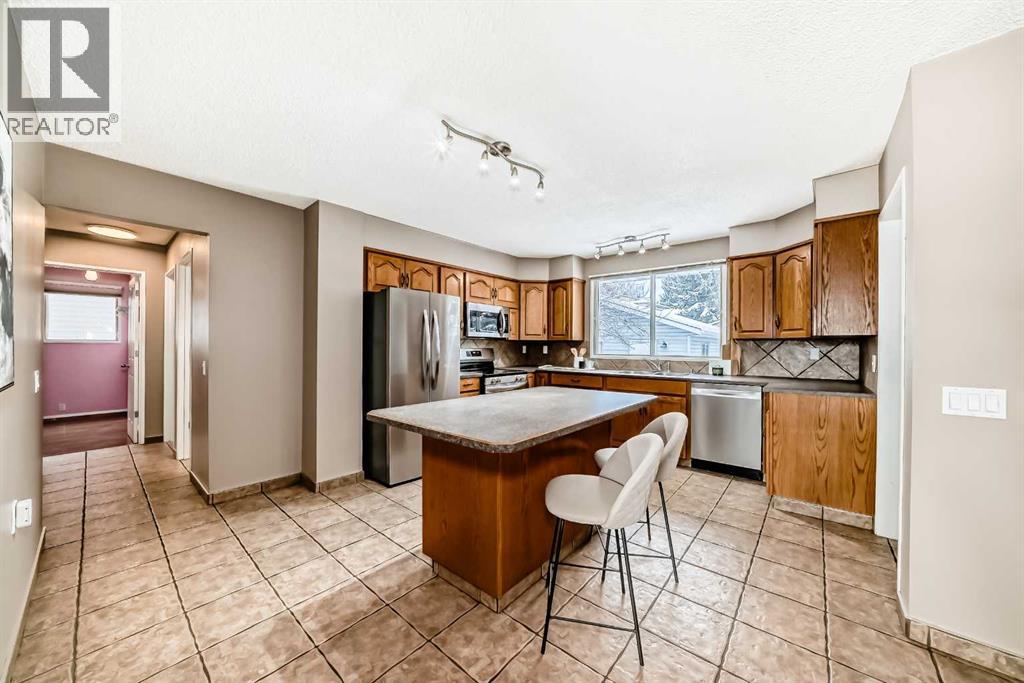 131 Bracewood Road Sw, Calgary, Alberta  T2W 3B9 - Photo 4 - A2273773