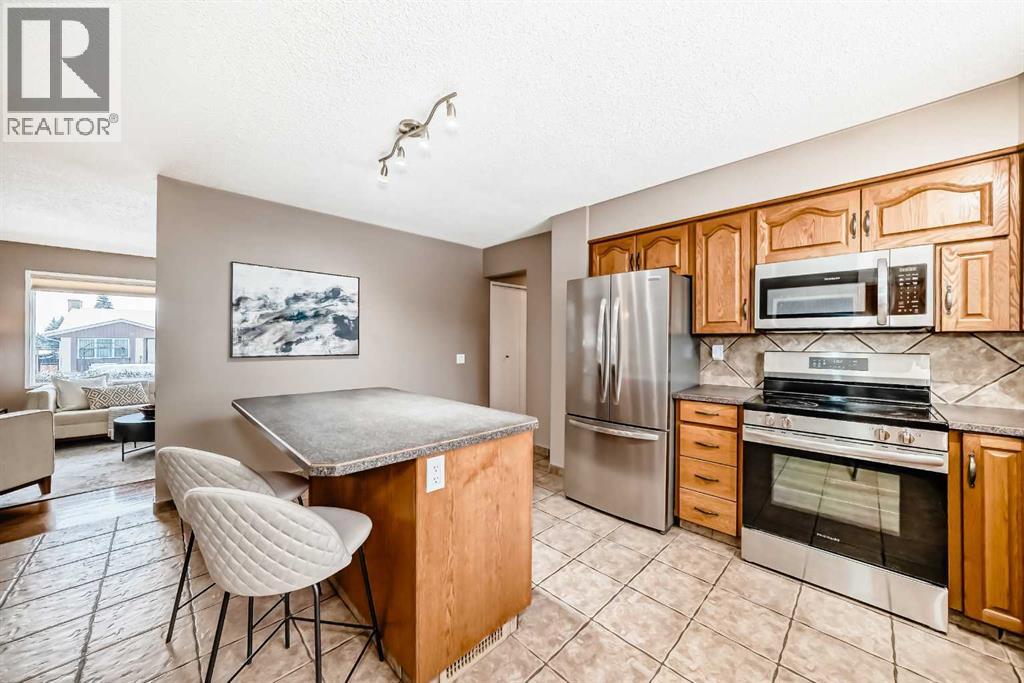 131 Bracewood Road Sw, Calgary, Alberta  T2W 3B9 - Photo 7 - A2273773