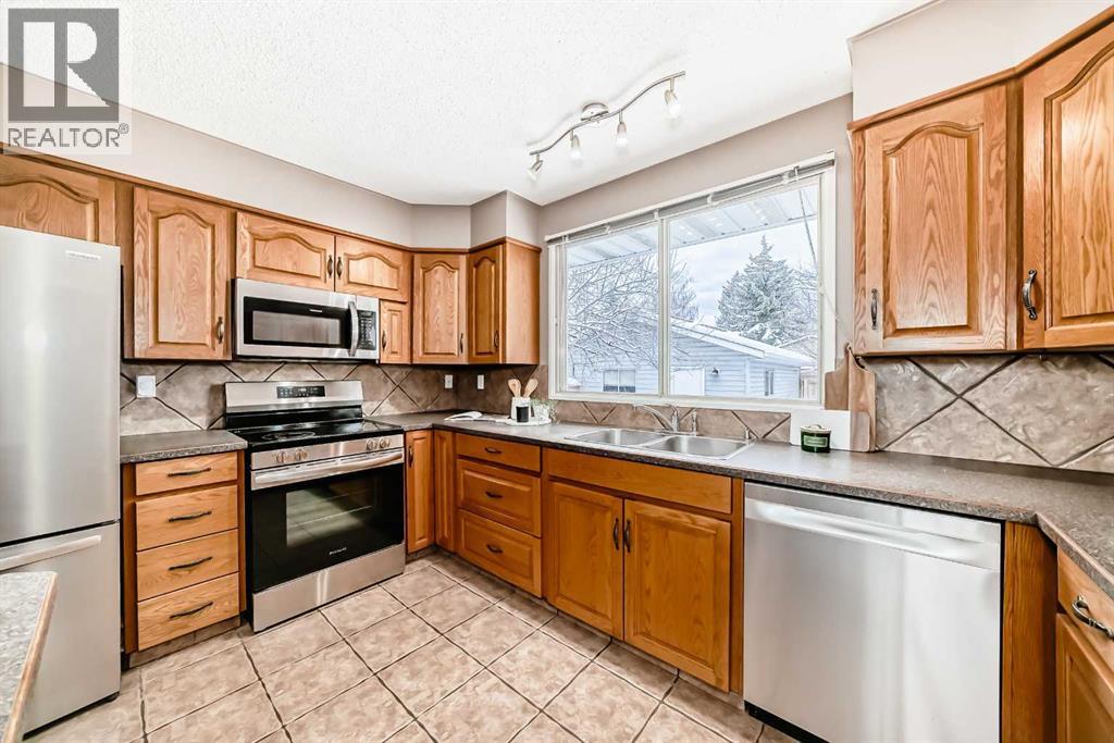 131 Bracewood Road Sw, Calgary, Alberta  T2W 3B9 - Photo 6 - A2273773