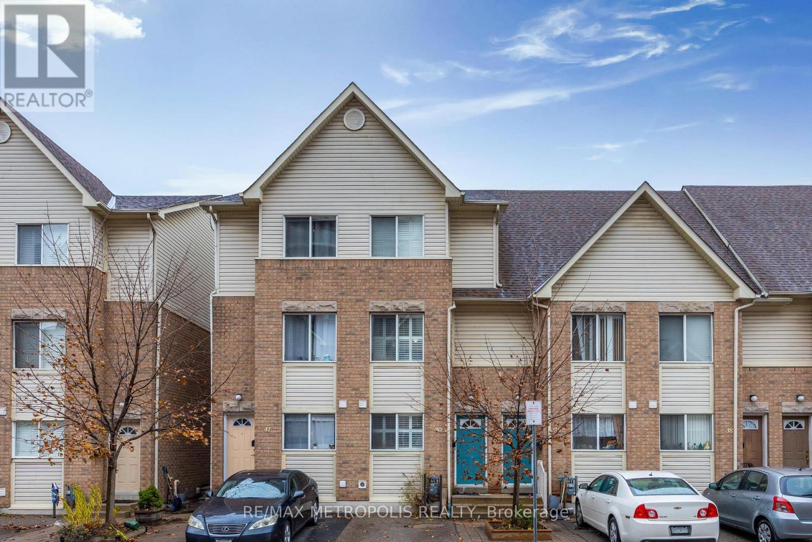 40 - 21 Replin Road, Toronto, Ontario  M6A 2M8 - Photo 1 - C12614352