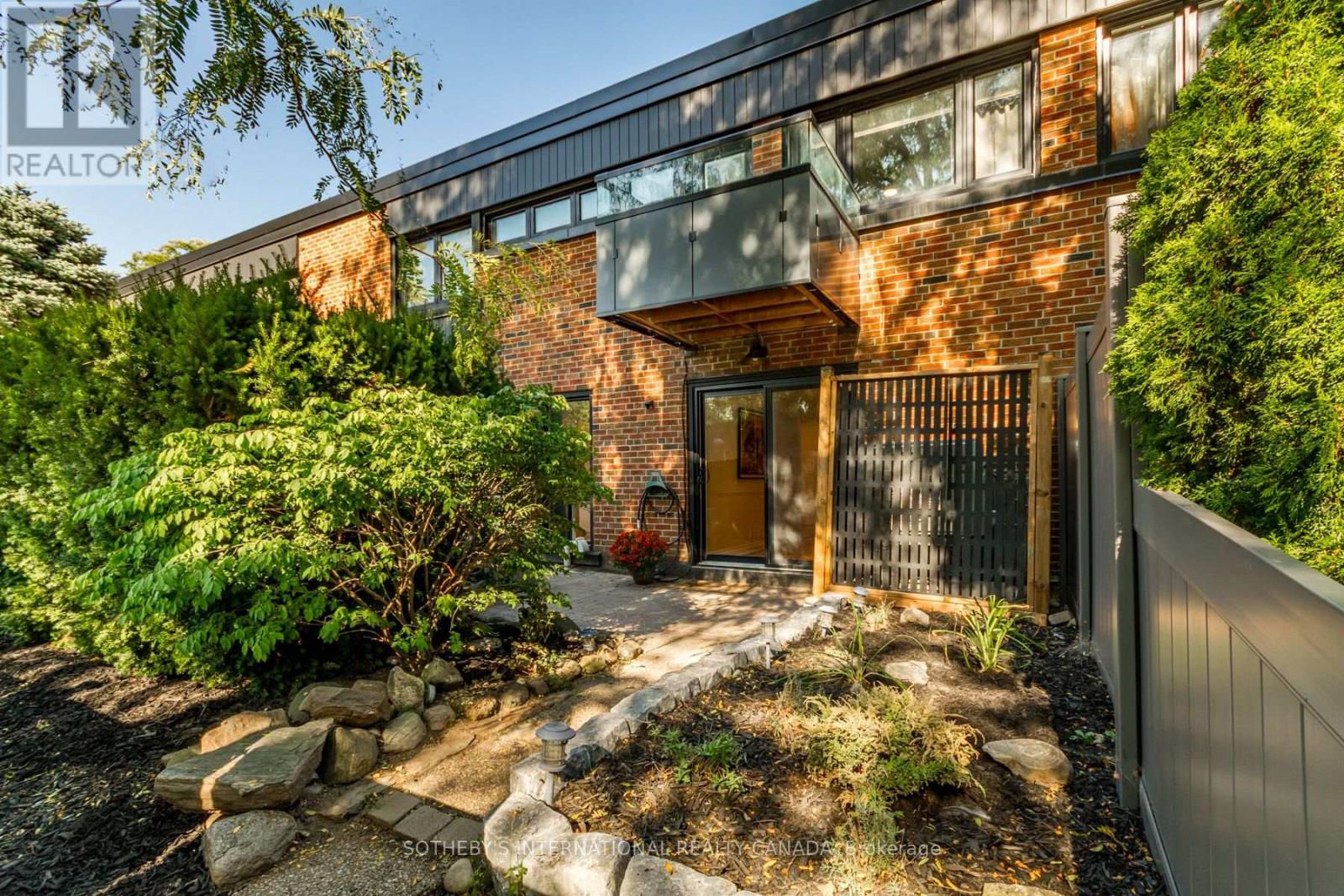 32 - 51 BROADFIELD DRIVE, Toronto, Ontario