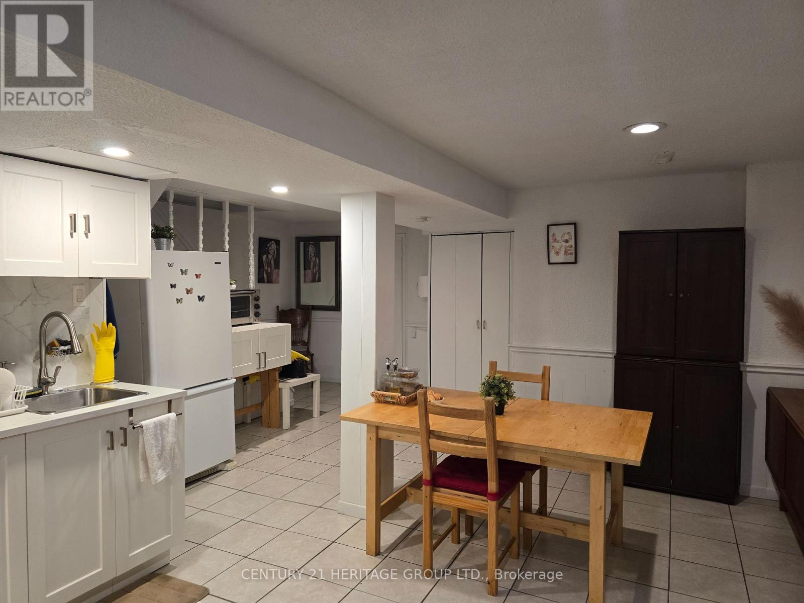 21 Laurel Valley Court N, Vaughan, Ontario  L4K 2B3 - Photo 4 - N12614364