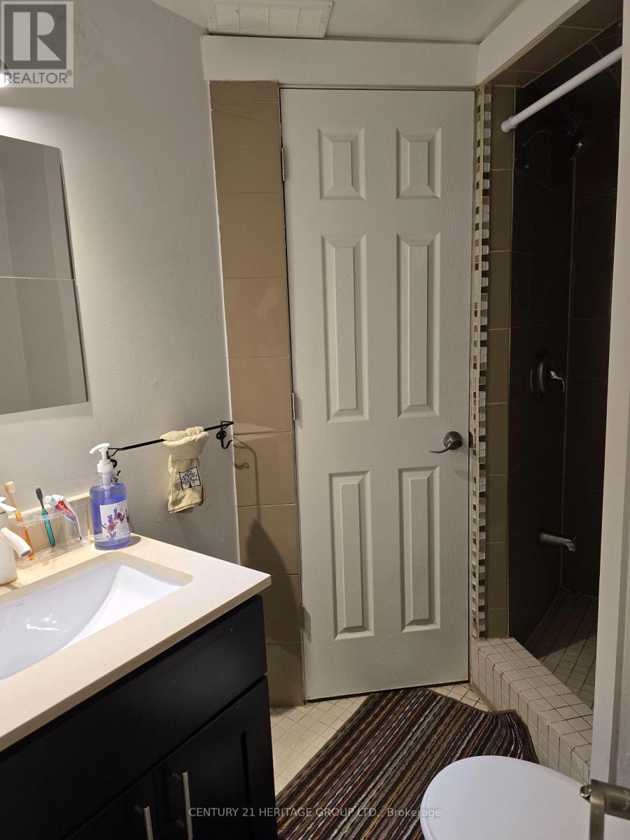 21 Laurel Valley Court N, Vaughan, Ontario  L4K 2B3 - Photo 5 - N12614364