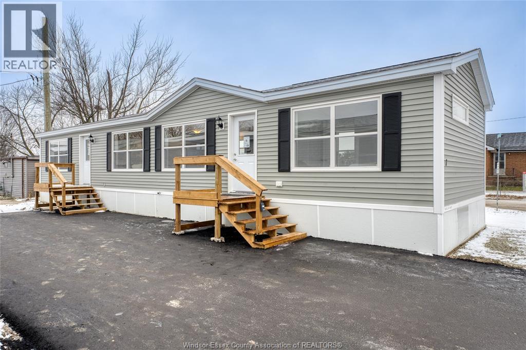 MLS# 25031364: 1 LINDA CRESCENT, Lakeshore, Canada