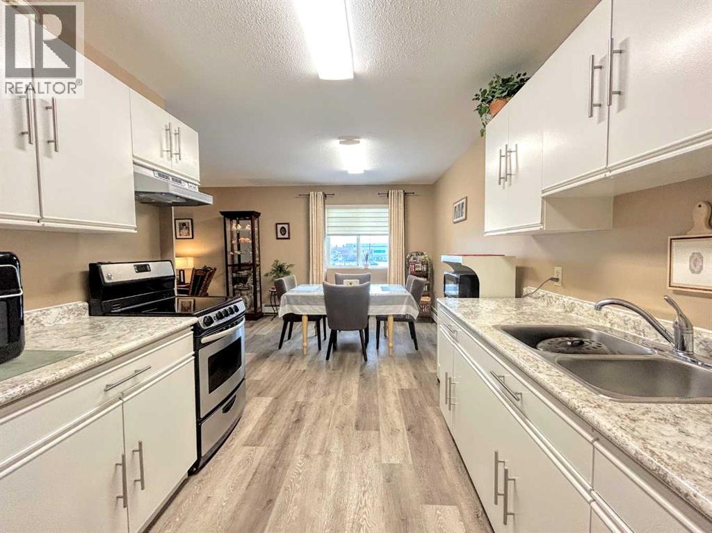 301, 5414 53 Street, Lacombe, Alberta  T4L 1C1 - Photo 2 - A2274535