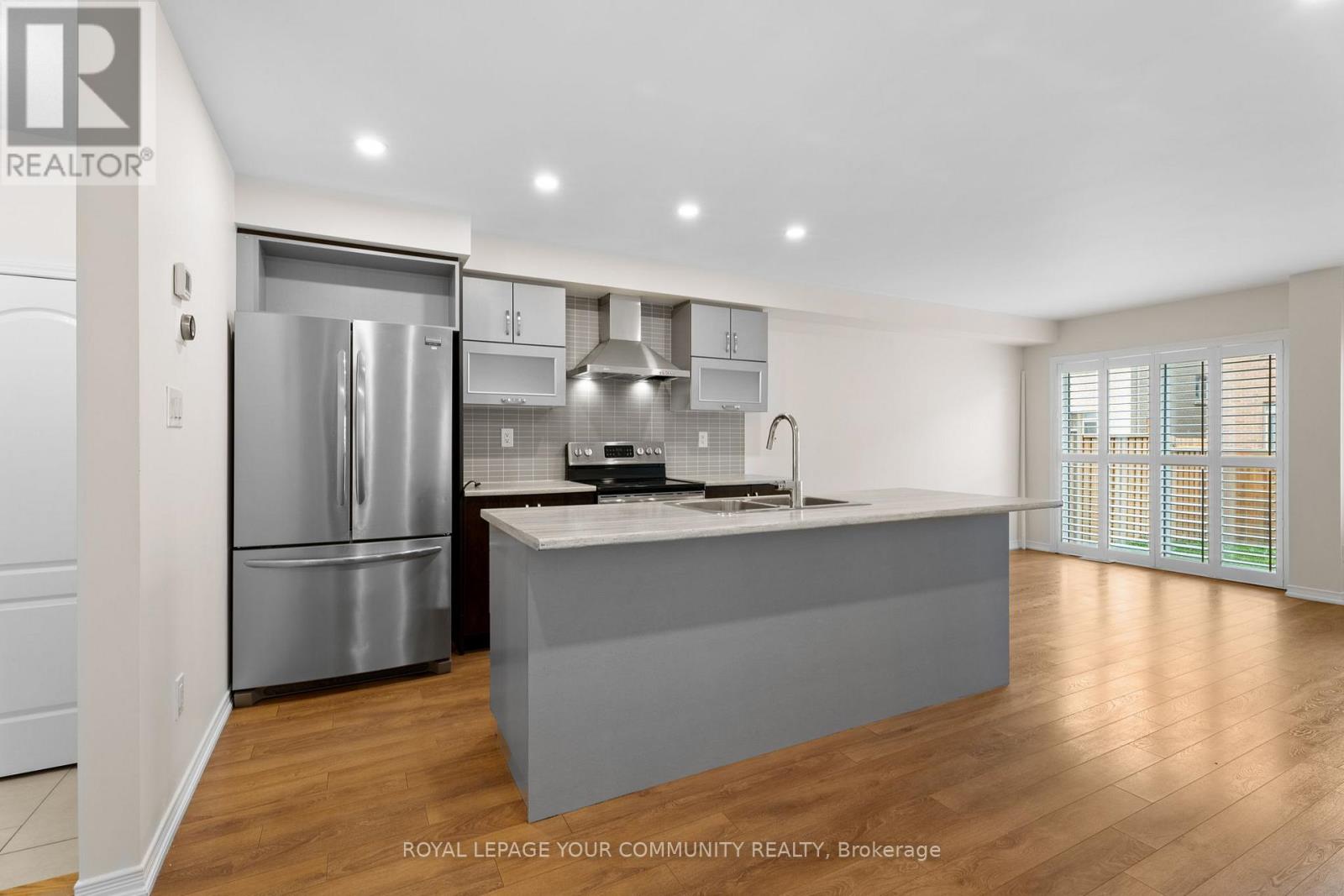 60 Golden Springs Drive, Brampton, Ontario  L7A 4N6 - Photo 8 - W12614322