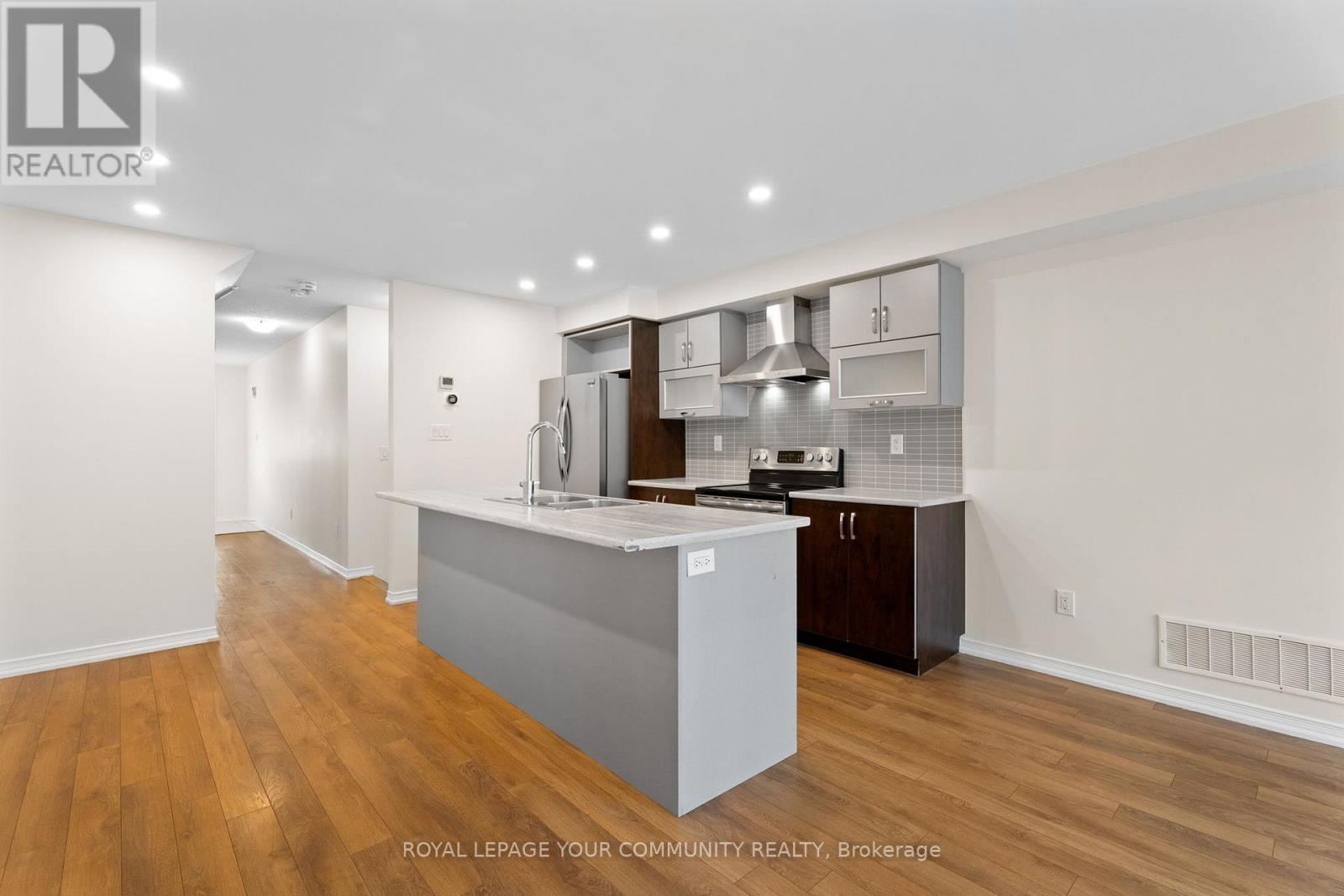 60 Golden Springs Drive, Brampton, Ontario  L7A 4N6 - Photo 9 - W12614322