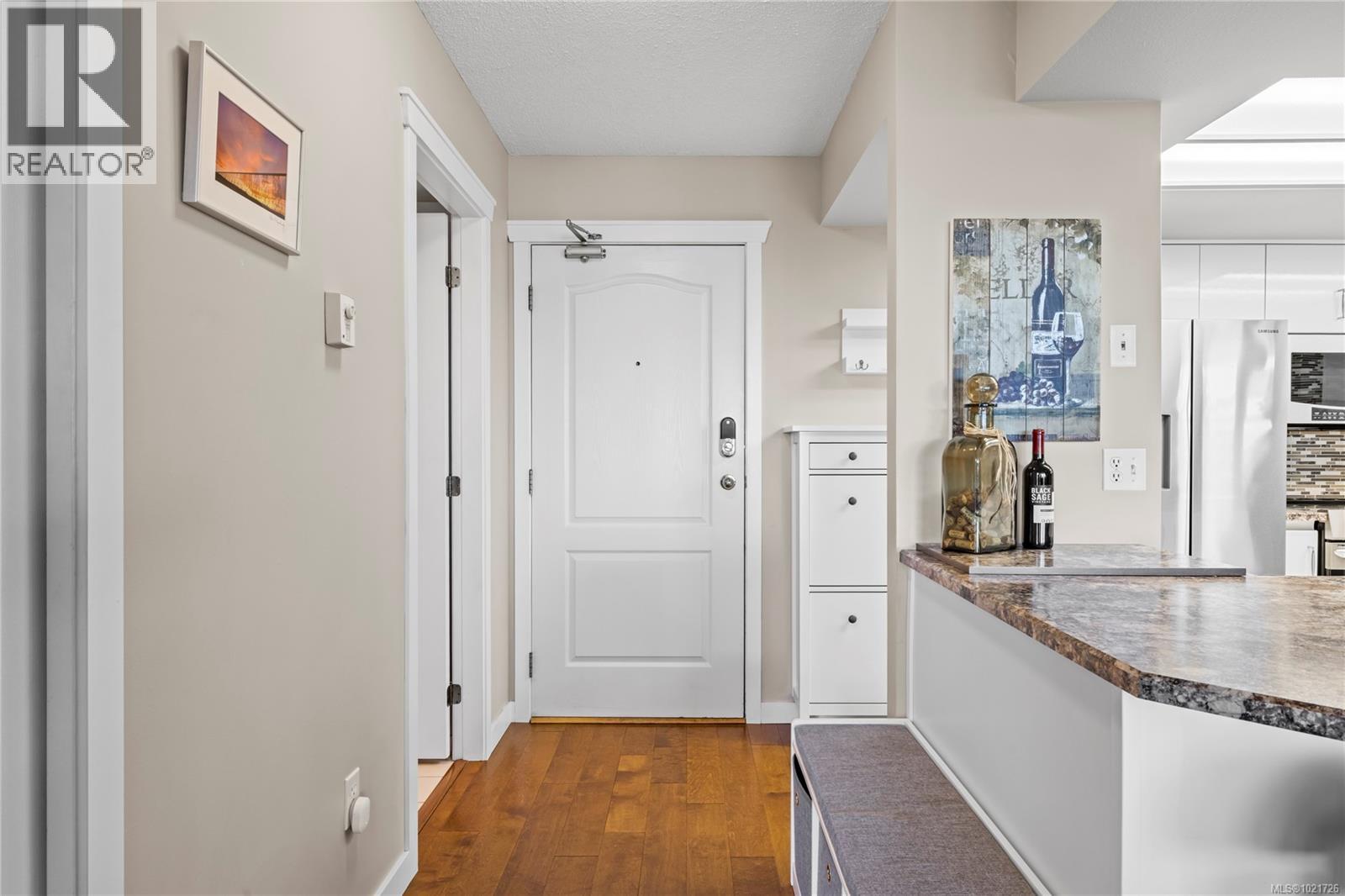 206 158 Promenade Dr, Nanaimo, British Columbia  V9R 6M7 - Photo 2 - 1021726