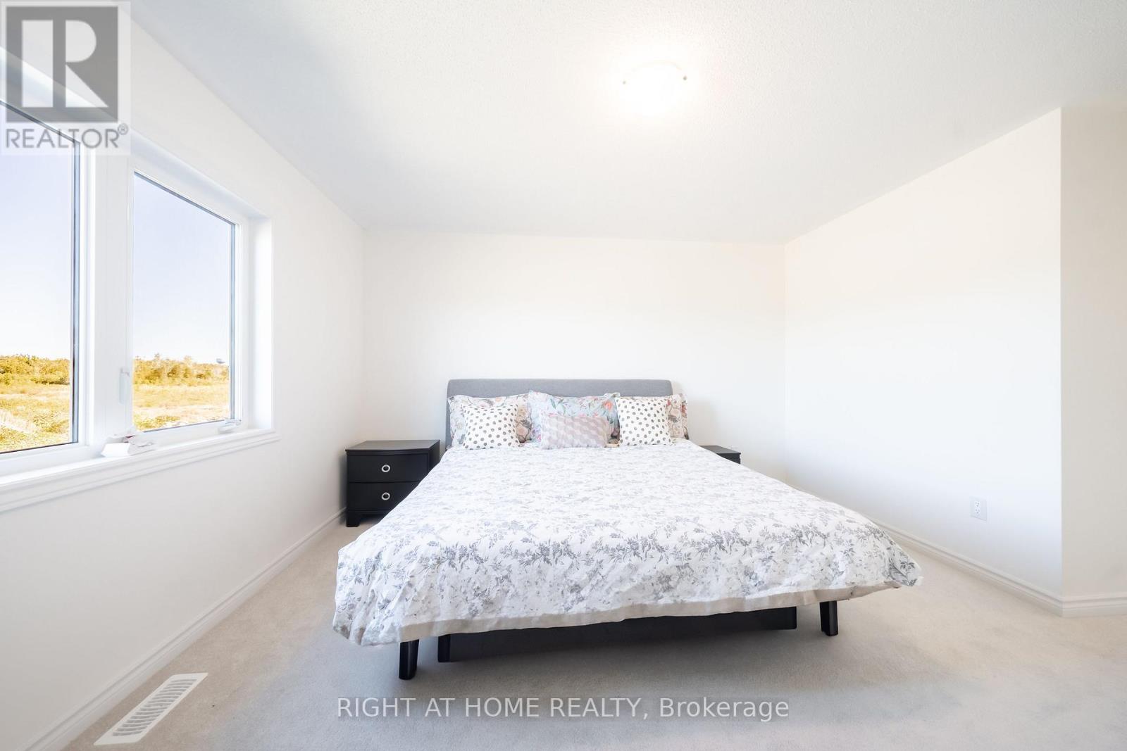 32 Hillcroft Way, Kawartha Lakes, Ontario  K0M 1A0 - Photo 23 - X12614336