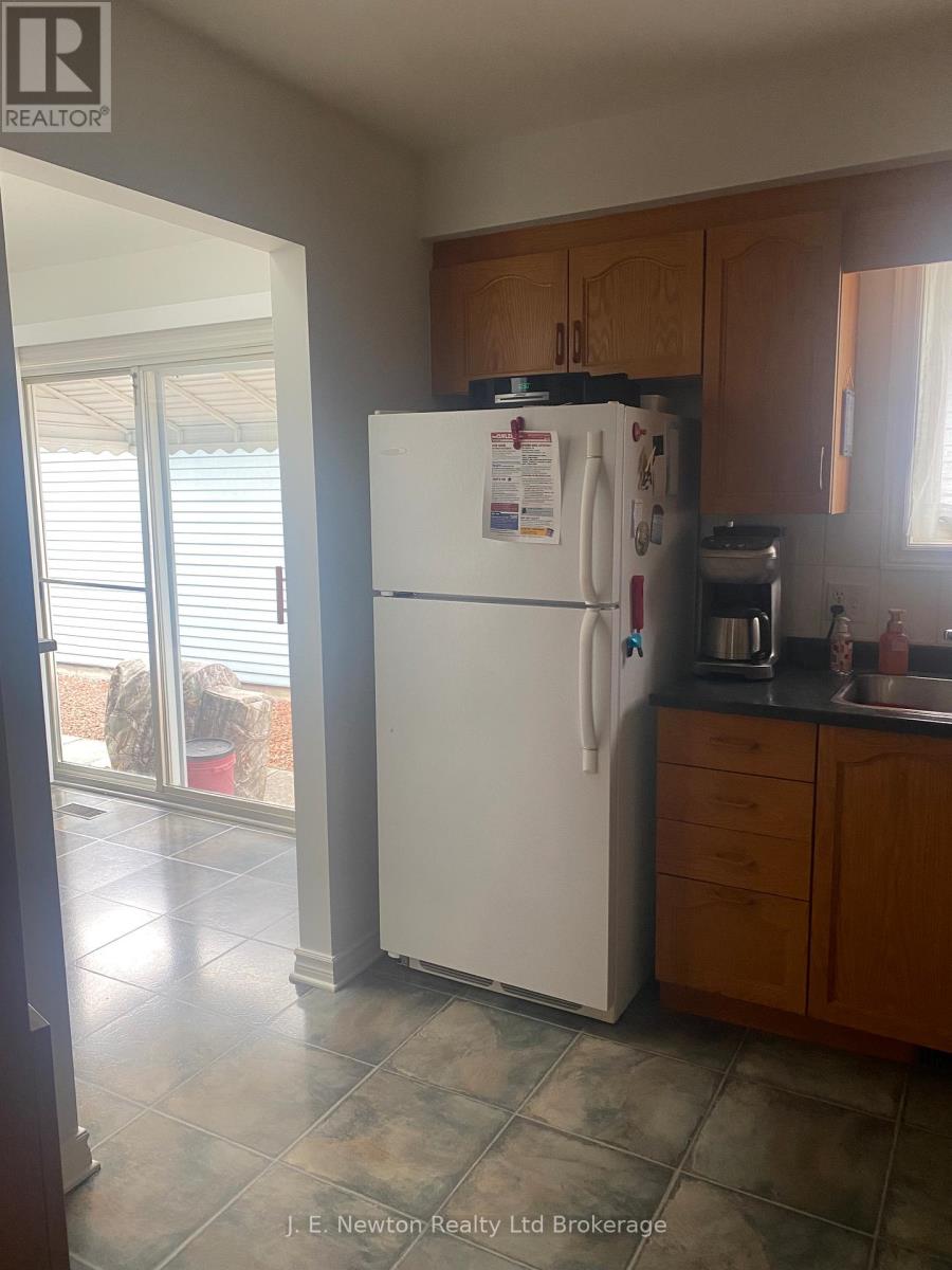 11 Sinclair Drive, Tillsonburg, Ontario N4G 5L6 - Photo 3 - X12614402