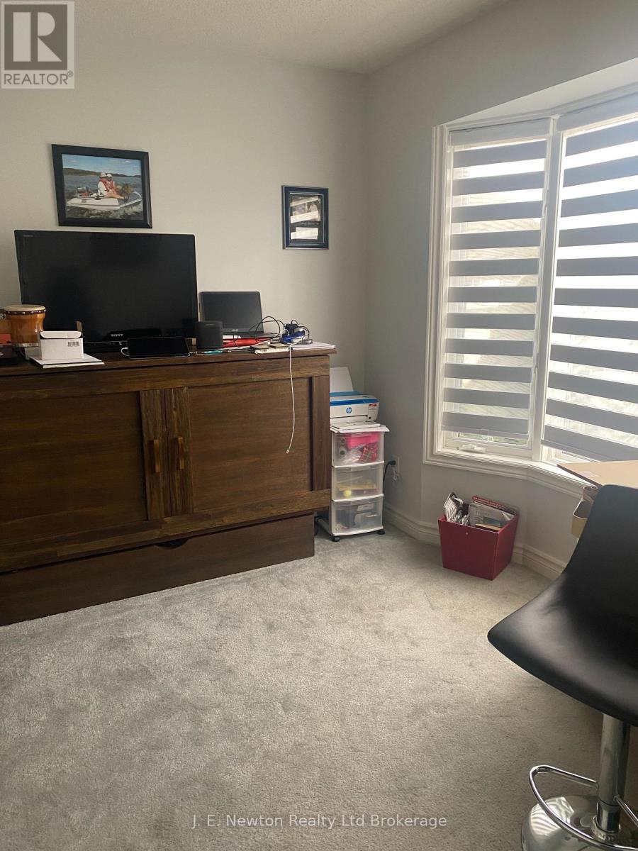 11 Sinclair Drive, Tillsonburg, Ontario N4G 5L6 - Photo 7 - X12614402