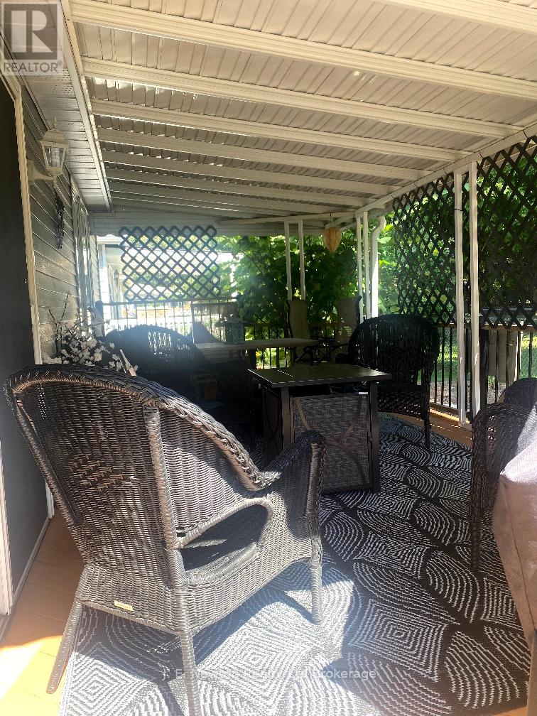 11 Sinclair Drive, Tillsonburg, Ontario N4G 5L6 - Photo 8 - X12614402