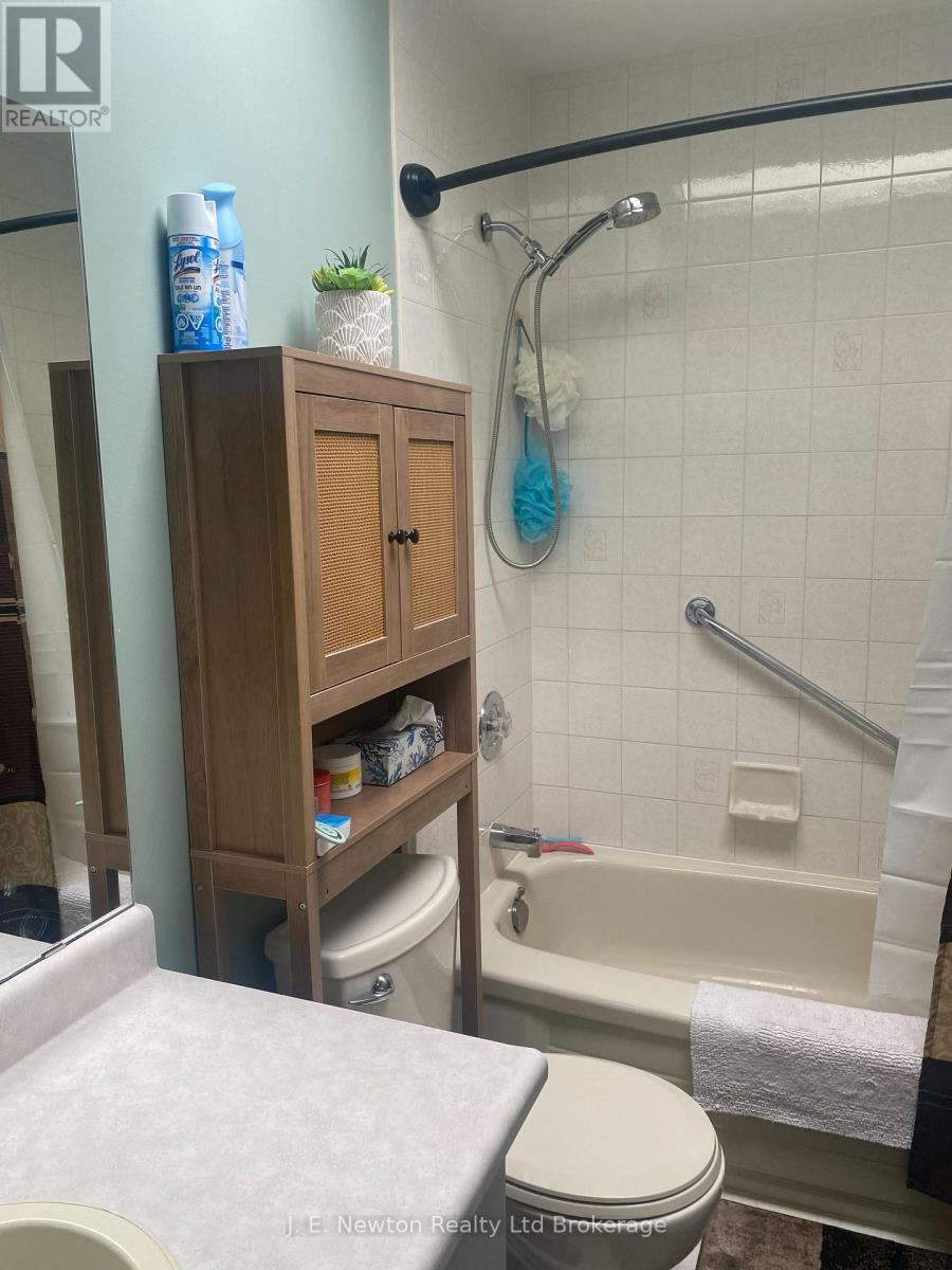 11 Sinclair Drive, Tillsonburg, Ontario N4G 5L6 - Photo 9 - X12614402