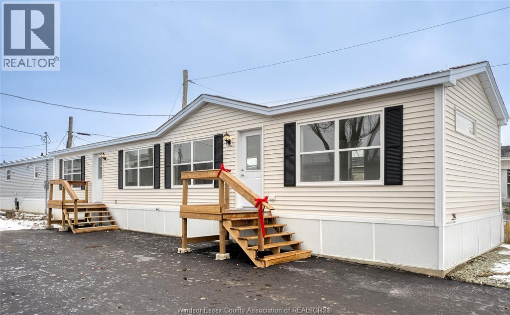 MLS# 25031367: 24 REGINA, Lakeshore, Canada