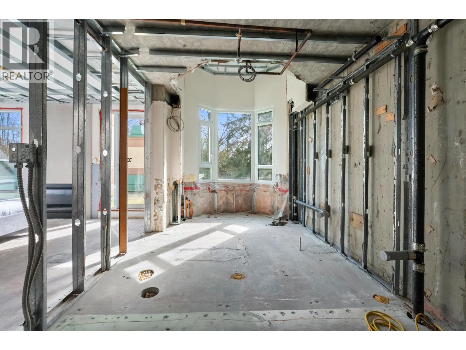 348 Taylor Way, West Vancouver, British Columbia  V7T 2Y2 - Photo 1 - R3073142