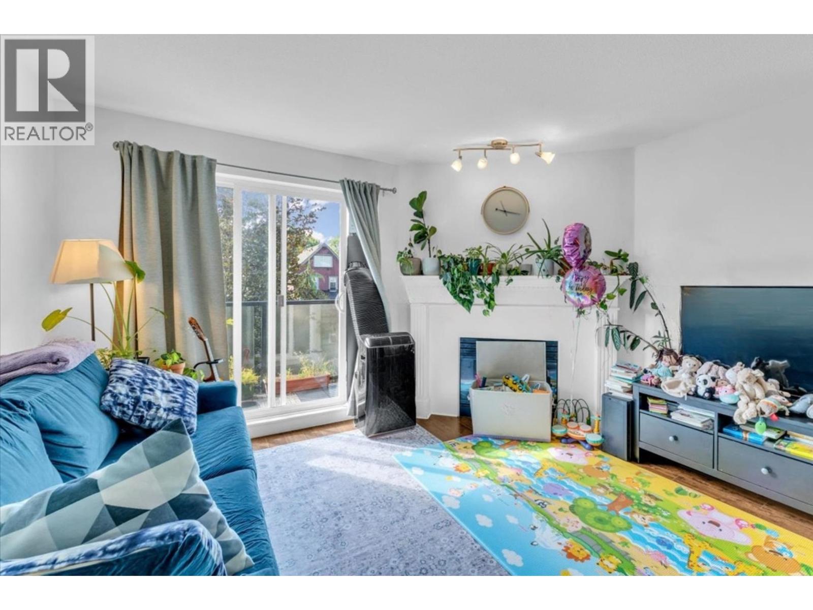 307 876 W 16th Avenue, Vancouver, British Columbia  V5Z 3T8 - Photo 3 - R3073156