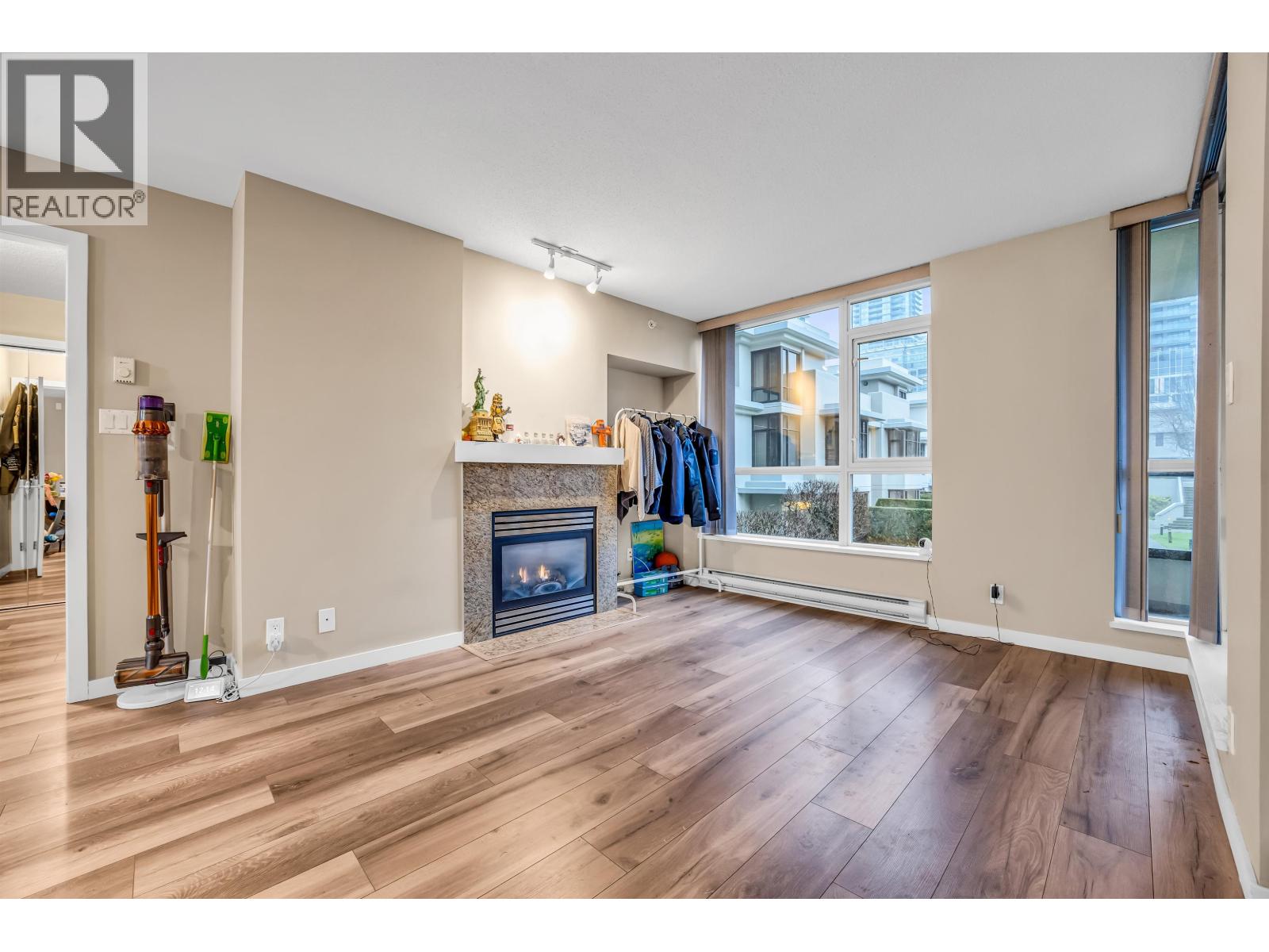 201 2138 Madison Avenue, Burnaby, British Columbia  V5C 6T5 - Photo 3 - R3073160