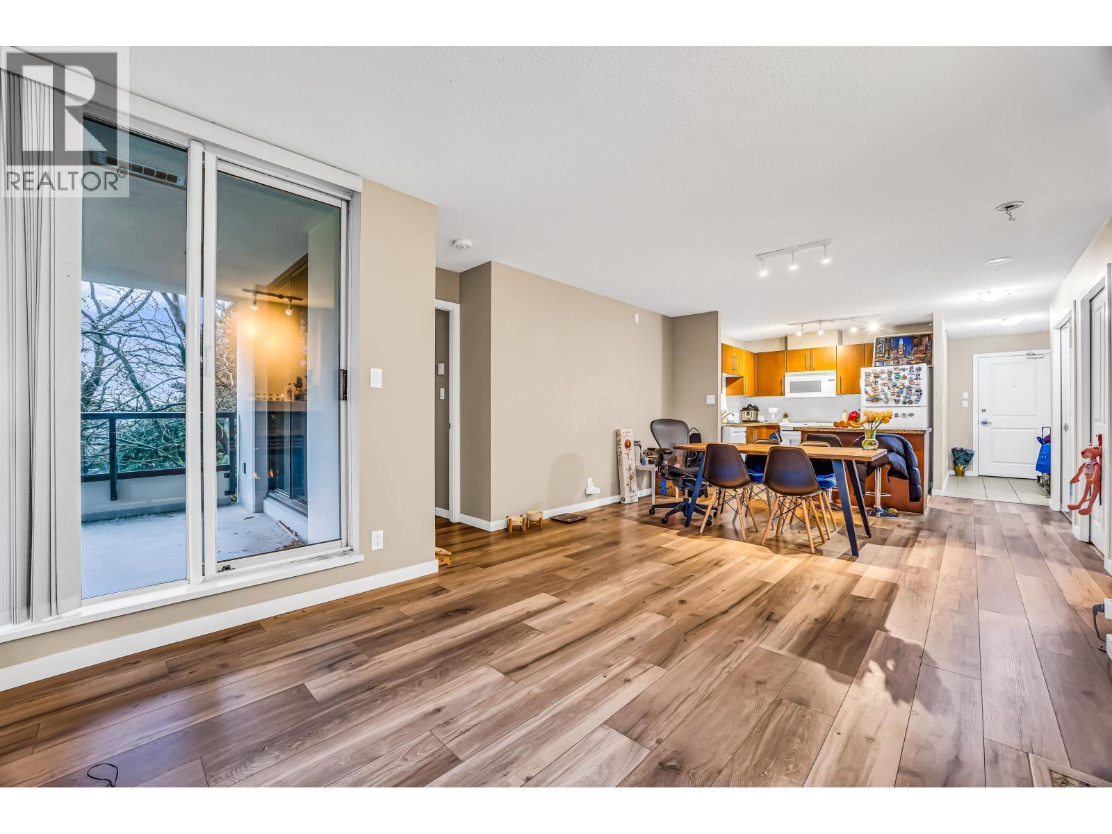 201 2138 Madison Avenue, Burnaby, British Columbia  V5C 6T5 - Photo 4 - R3073160