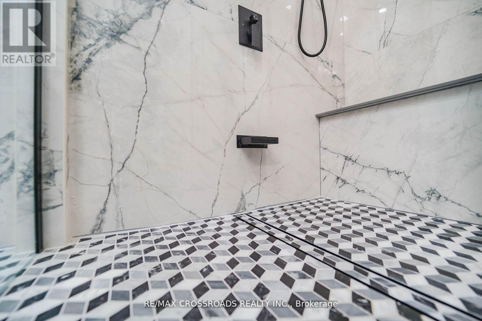 7118 Yonge Street, Innisfil, Ontario  L9S 4P3 - Photo 12 - N12614418