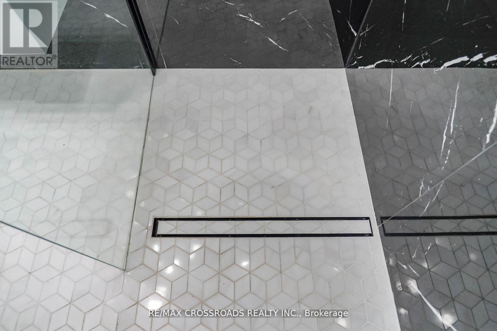 7118 Yonge Street, Innisfil, Ontario  L9S 4P3 - Photo 15 - N12614418